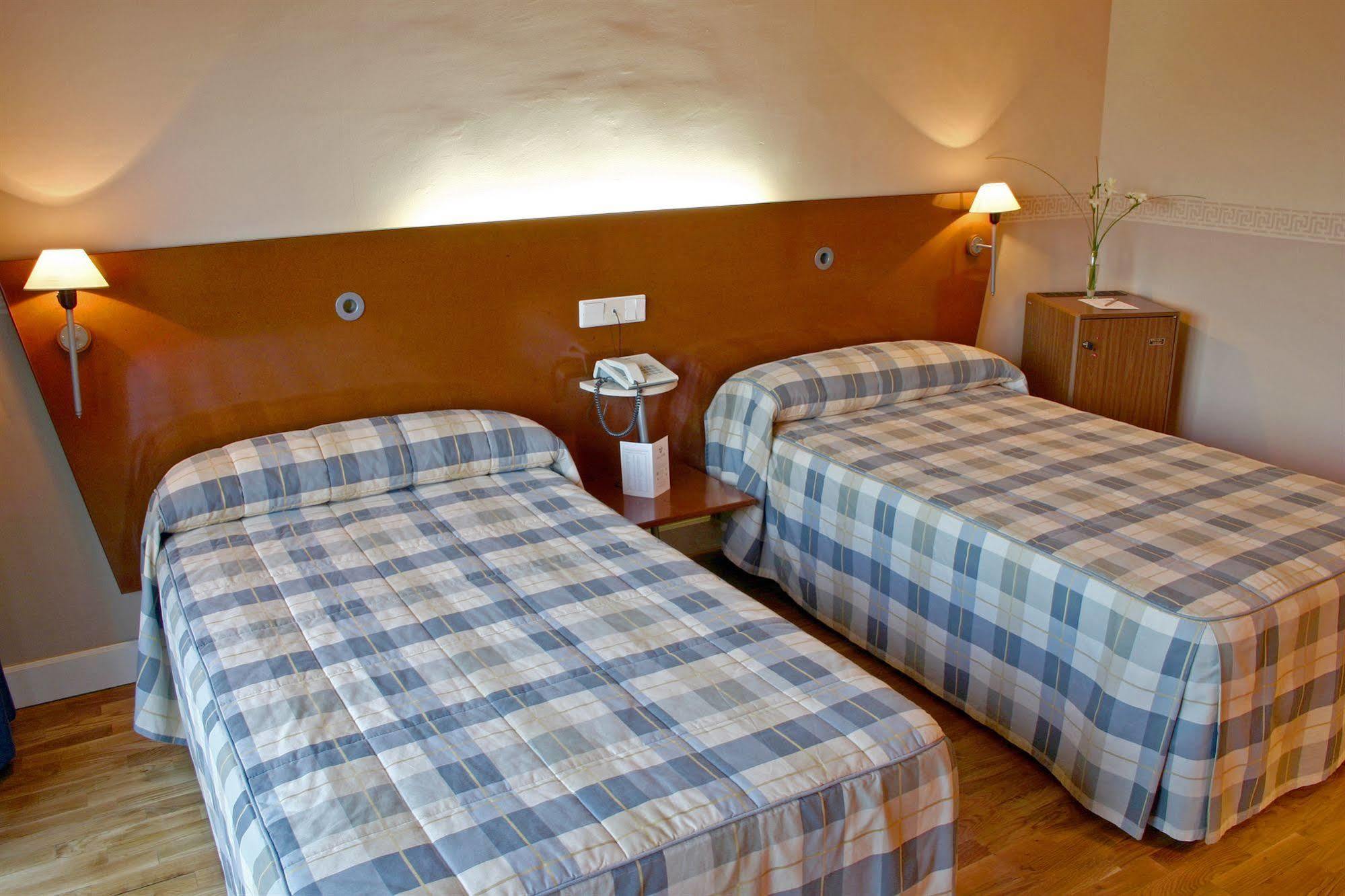 Hotel Azar Plasencia Zewnętrze zdjęcie